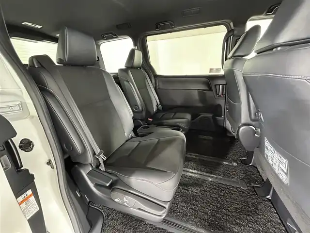 トヨタ ノア ハイブリッド Si ダブルバイビー 佐賀県 2017(平29)年 6.9万km ホワイトパールクリスタルシャイン 純正ディーラーオプション7インチナビ/バックカメラ/フルセグテレビ/CD/DVD/BT/SD/FM.AM/後席フリップダウンモニター/プリクラッシュセーフティ/レーンディパーチャーアラート/オートハイビーム/クルーズコントロール/両側パワースライドドア/ビルトインETC2.0/ステアリングスイッチ/ハーフレザーシート