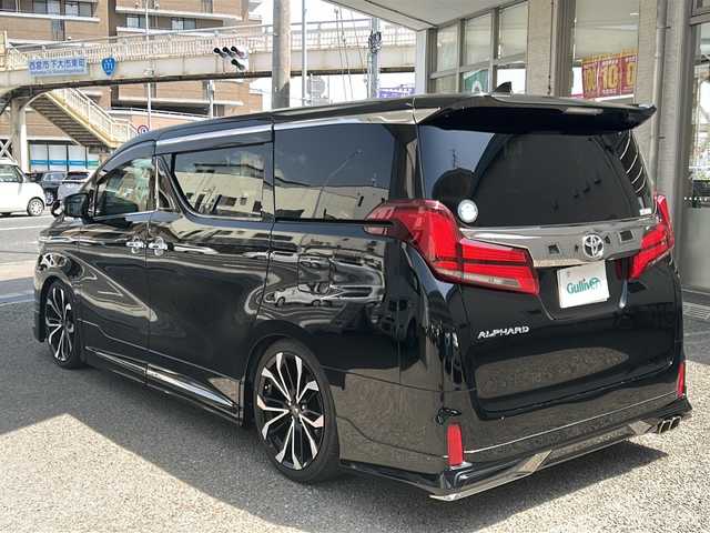 トヨタ アルファード S タイプゴールド 兵庫県 2020(令2)年 1.7万km ブラック ワンオーナー/純正メーカーナビ/　Bluetooth/CD/USB/DVD/AM/FM/純正ビルトインETC/フルセグテレビ（走行中視聴不可）/ドライブレコーダー（前後）/純正後席用モニター/両側パワースライドドア/3列シート/オットマン/電動リアゲート/ウォークスルー/プッシュスタート/パワーステアリング/MTモード付AT/アダプティブクルーズコントロール/パーキングアシスト/アンチロック・ブレーキ・システム/横滑り防止装置/レーンキープアシスト/コーナーセンサー（前後）/バックカメラ/社外エアロパーツ（モデリスタ）/社外アルミホイール（モデリスタ）/社外マフラー（モデリスタ）/社外サスペンション（モデリスタ）/　【純正サスペンション付き】/エアバッグ（W+サイド）/カーテンエアバッグ/LEDヘッドライト/衝突軽減システム/保証書/取扱説明書