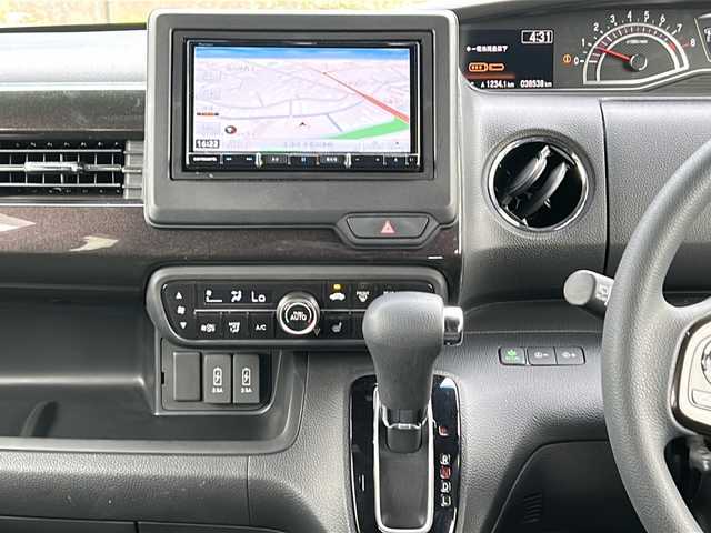 ホンダ Ｎ ＢＯＸ カスタム G L ホンダセンシング 茨城県 2020(令2)年 3.9万km プラチナホワイトパール ワンオーナー/横滑り防止装置/コーナーセンサー/レーンキープアシスト/盗難防止装置/カーテンエアバッグ/オートライト/LEDヘッドライト/ドライブレコーダー/Bluetooth/後席用モニター/USB入力端子/ETC/バックカメラ/フルセグTV/両側パワースライドドア/アイドリングストップ/スペアキー/純正フロアマット/ベンチシート