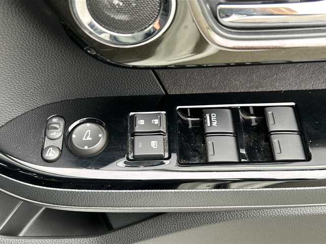 ホンダ Ｎ ＢＯＸ カスタム G L ホンダセンシング 茨城県 2020(令2)年 3.9万km プラチナホワイトパール ワンオーナー/横滑り防止装置/コーナーセンサー/レーンキープアシスト/盗難防止装置/カーテンエアバッグ/オートライト/LEDヘッドライト/ドライブレコーダー/Bluetooth/後席用モニター/USB入力端子/ETC/バックカメラ/フルセグTV/両側パワースライドドア/アイドリングストップ/スペアキー/純正フロアマット/ベンチシート