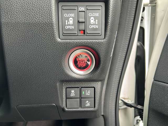 ホンダ Ｎ ＢＯＸ カスタム G L ホンダセンシング 茨城県 2020(令2)年 3.9万km プラチナホワイトパール ワンオーナー/横滑り防止装置/コーナーセンサー/レーンキープアシスト/盗難防止装置/カーテンエアバッグ/オートライト/LEDヘッドライト/ドライブレコーダー/Bluetooth/後席用モニター/USB入力端子/ETC/バックカメラ/フルセグTV/両側パワースライドドア/アイドリングストップ/スペアキー/純正フロアマット/ベンチシート
