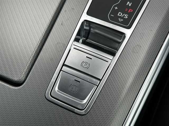 アウディ アウディ Ａ６ 40TDIクワトロスポーツ 茨城県 2022(令4)年 2.7万km グレイシアホワイトメタリック ライティングＰＫＧ　/ＨＤマトリクスＬＥＤ　/ＡＣＣ　/ＬＫＡ　/サイドアシスト　/Ｂカメラ　/ナビ　/バーチャルＣＰ　/ＢＴ　/ＴＶ　/ＣａｒＰｌａｙ　/黒半革　/Ｍ付ＰＷシート　/シートヒーター　/ステアリングヒーター　/前後ドラレコ/ETC2.0/禁煙車