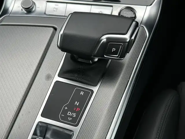 アウディ アウディ Ａ６ 40TDIクワトロスポーツ 茨城県 2022(令4)年 2.7万km グレイシアホワイトメタリック ライティングＰＫＧ　/ＨＤマトリクスＬＥＤ　/ＡＣＣ　/ＬＫＡ　/サイドアシスト　/Ｂカメラ　/ナビ　/バーチャルＣＰ　/ＢＴ　/ＴＶ　/ＣａｒＰｌａｙ　/黒半革　/Ｍ付ＰＷシート　/シートヒーター　/ステアリングヒーター　/前後ドラレコ/ETC2.0/禁煙車