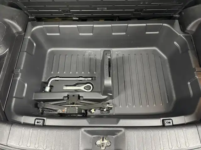 日産 ジューク 15RX Vセレクション 三重県 2019(平31)年 6.9万km ブリリアントホワイトパール ガソリン/FF/フロアCVT/カロッツェリア 7インチナビ AVIC-RZ502 /（CD/DVD/SD/FM/AM/DTV/Bluetooth/iPod/USB/AUX）/バックカメラ/ドライブレコーダー 前後/ETC/安全装備/・エマージェンシーブレーキ/・LDW（車線逸脱警報）/・ABS（アンチロックブレーキシステム）/・EBD（電子制御制動力配分システム）/・VDC（ビークルダイナミクスコントロール）/・TCS（トラクションコントロールシステム）/・衝突安全ボディ/装備/・オートエアコン/・オートライトシステム/・プッシュスタート/・インテリジェントキーx1/・運転席・助手席SRSエアバッグ/・電動格納ドアミラー（ウインカー付）/・ヘッドライトレベライザー/・純正17inAW/など