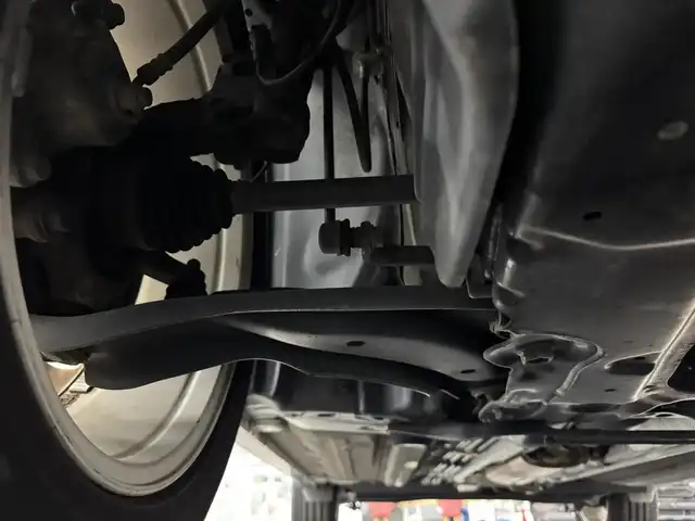 日産 ジューク 15RX Vセレクション 三重県 2019(平31)年 6.9万km ブリリアントホワイトパール ガソリン/FF/フロアCVT/カロッツェリア 7インチナビ AVIC-RZ502 /（CD/DVD/SD/FM/AM/DTV/Bluetooth/iPod/USB/AUX）/バックカメラ/ドライブレコーダー 前後/ETC/安全装備/・エマージェンシーブレーキ/・LDW（車線逸脱警報）/・ABS（アンチロックブレーキシステム）/・EBD（電子制御制動力配分システム）/・VDC（ビークルダイナミクスコントロール）/・TCS（トラクションコントロールシステム）/・衝突安全ボディ/装備/・オートエアコン/・オートライトシステム/・プッシュスタート/・インテリジェントキーx1/・運転席・助手席SRSエアバッグ/・電動格納ドアミラー（ウインカー付）/・ヘッドライトレベライザー/・純正17inAW/など