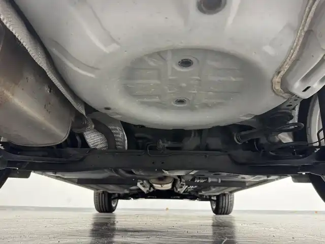 日産 ジューク 15RX Vセレクション 三重県 2019(平31)年 6.9万km ブリリアントホワイトパール ガソリン/FF/フロアCVT/カロッツェリア 7インチナビ AVIC-RZ502 /（CD/DVD/SD/FM/AM/DTV/Bluetooth/iPod/USB/AUX）/バックカメラ/ドライブレコーダー 前後/ETC/安全装備/・エマージェンシーブレーキ/・LDW（車線逸脱警報）/・ABS（アンチロックブレーキシステム）/・EBD（電子制御制動力配分システム）/・VDC（ビークルダイナミクスコントロール）/・TCS（トラクションコントロールシステム）/・衝突安全ボディ/装備/・オートエアコン/・オートライトシステム/・プッシュスタート/・インテリジェントキーx1/・運転席・助手席SRSエアバッグ/・電動格納ドアミラー（ウインカー付）/・ヘッドライトレベライザー/・純正17inAW/など
