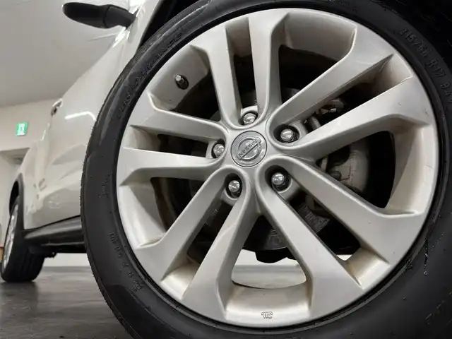 日産 ジューク 15RX Vセレクション 三重県 2019(平31)年 6.9万km ブリリアントホワイトパール ガソリン/FF/フロアCVT/カロッツェリア 7インチナビ AVIC-RZ502 /（CD/DVD/SD/FM/AM/DTV/Bluetooth/iPod/USB/AUX）/バックカメラ/ドライブレコーダー 前後/ETC/安全装備/・エマージェンシーブレーキ/・LDW（車線逸脱警報）/・ABS（アンチロックブレーキシステム）/・EBD（電子制御制動力配分システム）/・VDC（ビークルダイナミクスコントロール）/・TCS（トラクションコントロールシステム）/・衝突安全ボディ/装備/・オートエアコン/・オートライトシステム/・プッシュスタート/・インテリジェントキーx1/・運転席・助手席SRSエアバッグ/・電動格納ドアミラー（ウインカー付）/・ヘッドライトレベライザー/・純正17inAW/など
