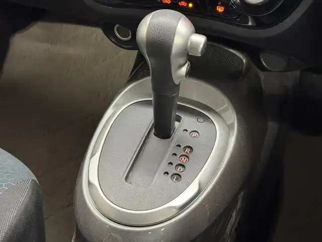 日産 ジューク 15RX Vセレクション 三重県 2019(平31)年 6.9万km ブリリアントホワイトパール ガソリン/FF/フロアCVT/カロッツェリア 7インチナビ AVIC-RZ502 /（CD/DVD/SD/FM/AM/DTV/Bluetooth/iPod/USB/AUX）/バックカメラ/ドライブレコーダー 前後/ETC/安全装備/・エマージェンシーブレーキ/・LDW（車線逸脱警報）/・ABS（アンチロックブレーキシステム）/・EBD（電子制御制動力配分システム）/・VDC（ビークルダイナミクスコントロール）/・TCS（トラクションコントロールシステム）/・衝突安全ボディ/装備/・オートエアコン/・オートライトシステム/・プッシュスタート/・インテリジェントキーx1/・運転席・助手席SRSエアバッグ/・電動格納ドアミラー（ウインカー付）/・ヘッドライトレベライザー/・純正17inAW/など