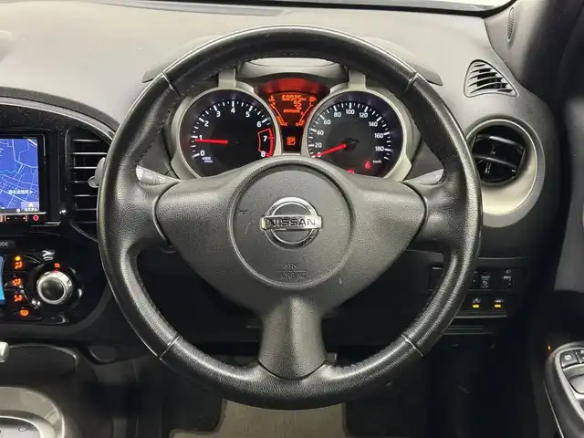 日産 ジューク 15RX Vセレクション 三重県 2019(平31)年 6.9万km ブリリアントホワイトパール ガソリン/FF/フロアCVT/カロッツェリア 7インチナビ AVIC-RZ502 /（CD/DVD/SD/FM/AM/DTV/Bluetooth/iPod/USB/AUX）/バックカメラ/ドライブレコーダー 前後/ETC/安全装備/・エマージェンシーブレーキ/・LDW（車線逸脱警報）/・ABS（アンチロックブレーキシステム）/・EBD（電子制御制動力配分システム）/・VDC（ビークルダイナミクスコントロール）/・TCS（トラクションコントロールシステム）/・衝突安全ボディ/装備/・オートエアコン/・オートライトシステム/・プッシュスタート/・インテリジェントキーx1/・運転席・助手席SRSエアバッグ/・電動格納ドアミラー（ウインカー付）/・ヘッドライトレベライザー/・純正17inAW/など