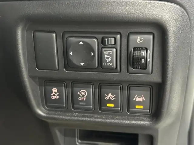 日産 ジューク 15RX Vセレクション 三重県 2019(平31)年 6.9万km ブリリアントホワイトパール ガソリン/FF/フロアCVT/カロッツェリア 7インチナビ AVIC-RZ502 /（CD/DVD/SD/FM/AM/DTV/Bluetooth/iPod/USB/AUX）/バックカメラ/ドライブレコーダー 前後/ETC/安全装備/・エマージェンシーブレーキ/・LDW（車線逸脱警報）/・ABS（アンチロックブレーキシステム）/・EBD（電子制御制動力配分システム）/・VDC（ビークルダイナミクスコントロール）/・TCS（トラクションコントロールシステム）/・衝突安全ボディ/装備/・オートエアコン/・オートライトシステム/・プッシュスタート/・インテリジェントキーx1/・運転席・助手席SRSエアバッグ/・電動格納ドアミラー（ウインカー付）/・ヘッドライトレベライザー/・純正17inAW/など