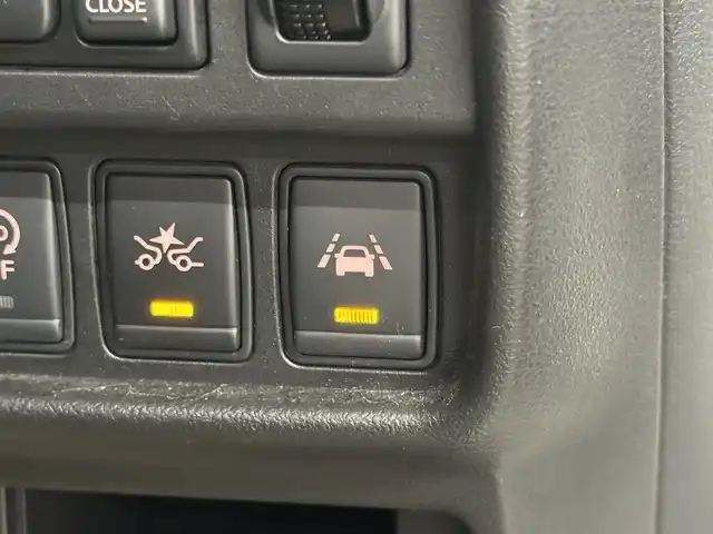 日産 ジューク 15RX Vセレクション 三重県 2019(平31)年 6.9万km ブリリアントホワイトパール ガソリン/FF/フロアCVT/カロッツェリア 7インチナビ AVIC-RZ502 /（CD/DVD/SD/FM/AM/DTV/Bluetooth/iPod/USB/AUX）/バックカメラ/ドライブレコーダー 前後/ETC/安全装備/・エマージェンシーブレーキ/・LDW（車線逸脱警報）/・ABS（アンチロックブレーキシステム）/・EBD（電子制御制動力配分システム）/・VDC（ビークルダイナミクスコントロール）/・TCS（トラクションコントロールシステム）/・衝突安全ボディ/装備/・オートエアコン/・オートライトシステム/・プッシュスタート/・インテリジェントキーx1/・運転席・助手席SRSエアバッグ/・電動格納ドアミラー（ウインカー付）/・ヘッドライトレベライザー/・純正17inAW/など