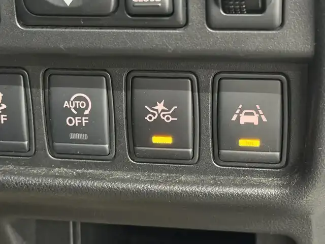 日産 ジューク 15RX Vセレクション 三重県 2019(平31)年 6.9万km ブリリアントホワイトパール ガソリン/FF/フロアCVT/カロッツェリア 7インチナビ AVIC-RZ502 /（CD/DVD/SD/FM/AM/DTV/Bluetooth/iPod/USB/AUX）/バックカメラ/ドライブレコーダー 前後/ETC/安全装備/・エマージェンシーブレーキ/・LDW（車線逸脱警報）/・ABS（アンチロックブレーキシステム）/・EBD（電子制御制動力配分システム）/・VDC（ビークルダイナミクスコントロール）/・TCS（トラクションコントロールシステム）/・衝突安全ボディ/装備/・オートエアコン/・オートライトシステム/・プッシュスタート/・インテリジェントキーx1/・運転席・助手席SRSエアバッグ/・電動格納ドアミラー（ウインカー付）/・ヘッドライトレベライザー/・純正17inAW/など