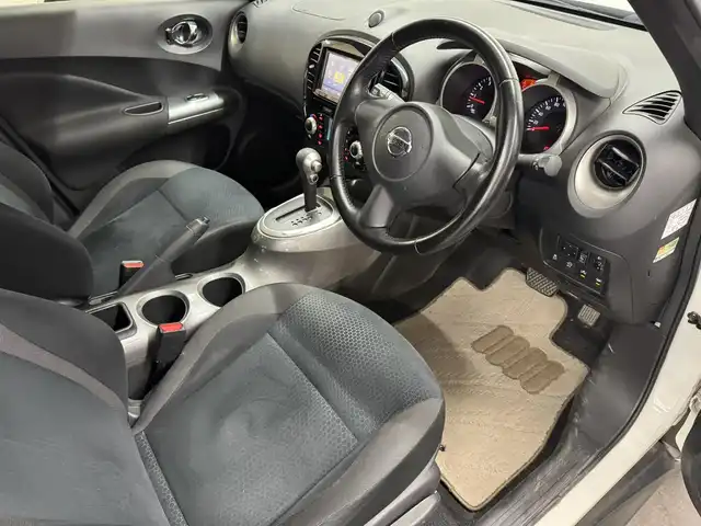 日産 ジューク 15RX Vセレクション 三重県 2019(平31)年 6.9万km ブリリアントホワイトパール ガソリン/FF/フロアCVT/カロッツェリア 7インチナビ AVIC-RZ502 /（CD/DVD/SD/FM/AM/DTV/Bluetooth/iPod/USB/AUX）/バックカメラ/ドライブレコーダー 前後/ETC/安全装備/・エマージェンシーブレーキ/・LDW（車線逸脱警報）/・ABS（アンチロックブレーキシステム）/・EBD（電子制御制動力配分システム）/・VDC（ビークルダイナミクスコントロール）/・TCS（トラクションコントロールシステム）/・衝突安全ボディ/装備/・オートエアコン/・オートライトシステム/・プッシュスタート/・インテリジェントキーx1/・運転席・助手席SRSエアバッグ/・電動格納ドアミラー（ウインカー付）/・ヘッドライトレベライザー/・純正17inAW/など