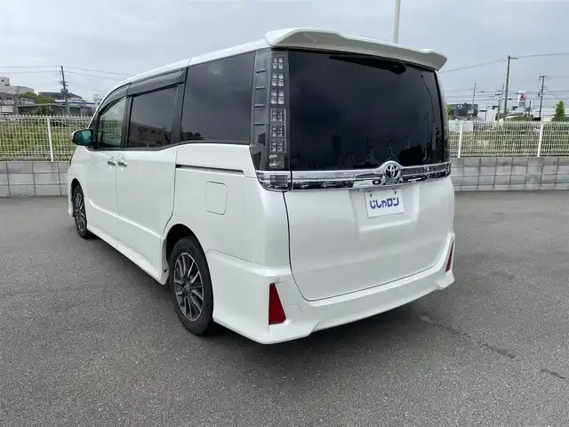 トヨタ ヴォクシー ZS 大阪府 2014(平26)年 14.8万km ホワイトパールクリスタルシャイン (株)IDOMが運営する【じしゃロン堺店】の自社ローン専用車両になります。/こちらは現金またはオートローンご利用時の価格です。自社ローンご希望の方は別途その旨お申付け下さい