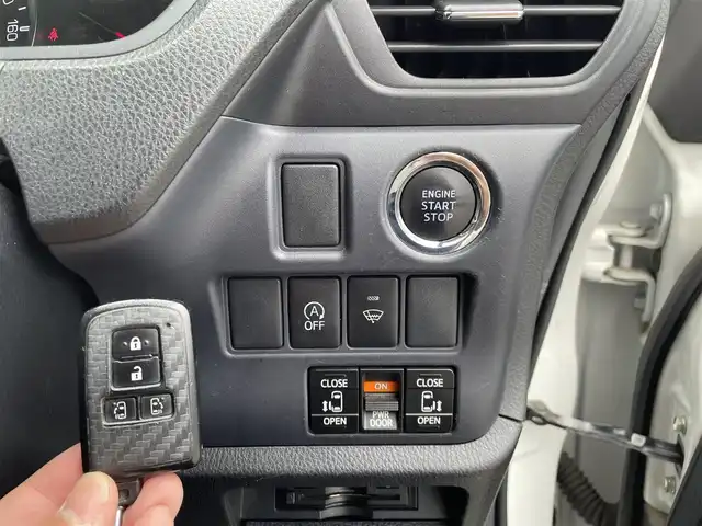 トヨタ ヴォクシー ZS 大阪府 2014(平26)年 14.8万km ホワイトパールクリスタルシャイン (株)IDOMが運営する【じしゃロン堺店】の自社ローン専用車両になります。/こちらは現金またはオートローンご利用時の価格です。自社ローンご希望の方は別途その旨お申付け下さい
