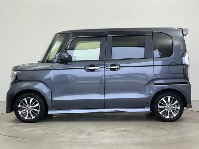 ホンダ Ｎ ＢＯＸ カスタム L 新潟県 2022(令4)年 4.7万km メテオロイドグレーメタリック ホンダセンシング/　●衝突軽減ブレーキ（CMBS）/　●誤発進抑制機能/　●歩行者事故低減ステアリング/　●路外逸脱抑制機能/　●アダプティブクルーズコントロール（ACC）/　●車線維持支援システム（LKAS）/　●先行車発進お知らせ機能/　●標識認識機能/　●後方誤発進抑制機能/　●オートハイビーム/純正ディーラーOPナビ/ステアリングスイッチ/片側パワースライドドア/バックカメラ/オートライト/LEDヘッドライト/電動格納ミラー/ウィンカーミラー/シートヒーター/リアサンシェード/ヘッドライトレベライザー/フロントフォグランプ/シーケンシャルウィンカー/ドアバイザー