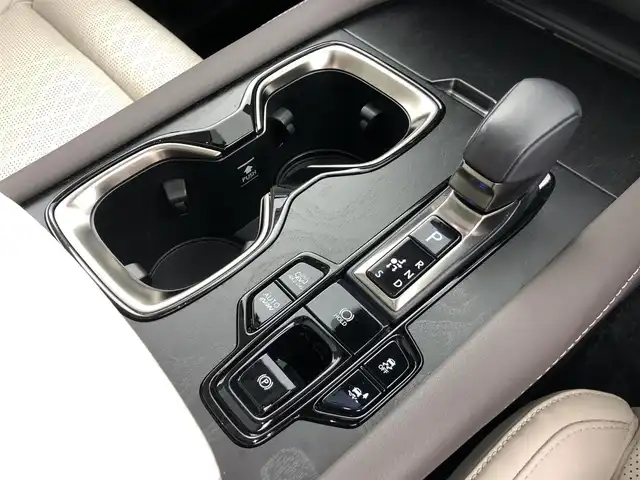 レクサス ＲＸ 450h+ バージョンL 愛知県 2023(令5)年 5.2万km ソニッククォーツ 開閉式サンルーフ/ルーフレール/置くだけ充電/純正ディスプレイオーディオ/全方位カメラ/レクサスセーフティー/・プリクラッシュセーフティ/・レーンディパーチャーアラート/・レーントレーシングアシスト/・レーンチェンジアシスト/・レーダークルーズコントロール/・ブレードスキャンアダプティブハイビームシステム/・ロードサインアシスト/・発進遅れ告知機能/・ドライバー異常時対応システム/・ドライバーモニター連携/・フロントクロストラフィッ・アラー/・プロアクティブドライビングアシスト/レクサスチームメイト/・Advanced Drive/・Advanced Park/ヘッドアップディスプレイ/ブラインドスポットモニター/パワーシート/シートヒーター全席/シートクーラー全席/ステアリングヒーター/パドルシフト/電動リアゲード/ドライブレコーダー/純正フロアマット/デジタルインナーミラー/ETC2.0/AC100V/オートライト/純正LEDライト