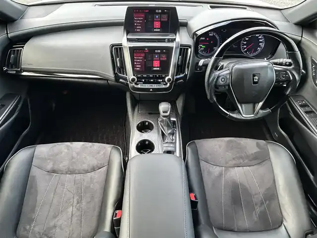 トヨタ クラウン ハイブリッド RS アドバンス 愛媛県 2019(令1)年 6.4万km ホワイトパールクリスタルシャイン 純正ナビ(フルセグTV/BT)/バックカメラ/トヨタセーフティセンス/レーダークルーズコントロール/衝突被害軽減装置/車線逸脱防止装置/ブラインドスポットモニター/クリアランスソナー/ヘッドアップディスプレイ/前席パワーシート/シートヒーター/運転席シートメモリー機能/デジタルインナーミラー/パドルシフト/LEDヘッドライト/オートライト/オートマチックハイビーム/100V/100Wコンセント/電動チルト＆テレスコピック機構/ETC2.0/現状サマー(純正AW)(225/45/R18)/BRIDGESTONE REGNO GR-XII