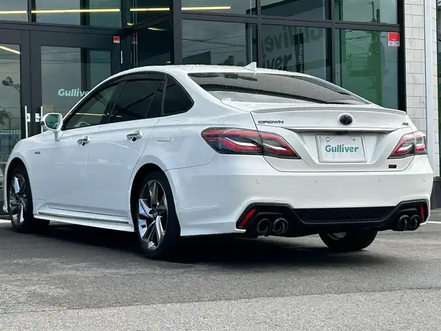 トヨタ クラウン ハイブリッド RS アドバンス 愛媛県 2019(令1)年 6.4万km ホワイトパールクリスタルシャイン 純正ナビ(フルセグTV/BT)/バックカメラ/トヨタセーフティセンス/レーダークルーズコントロール/衝突被害軽減装置/車線逸脱防止装置/ブラインドスポットモニター/クリアランスソナー/ヘッドアップディスプレイ/前席パワーシート/シートヒーター/運転席シートメモリー機能/デジタルインナーミラー/パドルシフト/LEDヘッドライト/オートライト/オートマチックハイビーム/100V/100Wコンセント/電動チルト＆テレスコピック機構/ETC2.0/現状サマー(純正AW)(225/45/R18)/BRIDGESTONE REGNO GR-XII