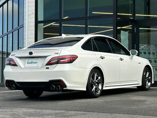 トヨタ クラウン ハイブリッド RS アドバンス 愛媛県 2019(令1)年 6.4万km ホワイトパールクリスタルシャイン 純正ナビ(フルセグTV/BT)/バックカメラ/トヨタセーフティセンス/レーダークルーズコントロール/衝突被害軽減装置/車線逸脱防止装置/ブラインドスポットモニター/クリアランスソナー/ヘッドアップディスプレイ/前席パワーシート/シートヒーター/運転席シートメモリー機能/デジタルインナーミラー/パドルシフト/LEDヘッドライト/オートライト/オートマチックハイビーム/100V/100Wコンセント/電動チルト＆テレスコピック機構/ETC2.0/現状サマー(純正AW)(225/45/R18)/BRIDGESTONE REGNO GR-XII