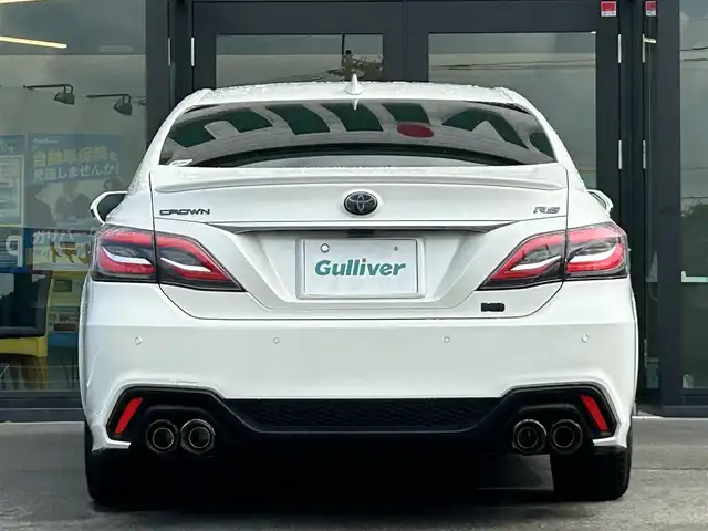 トヨタ クラウン ハイブリッド RS アドバンス 愛媛県 2019(令1)年 6.4万km ホワイトパールクリスタルシャイン 純正ナビ(フルセグTV/BT)/バックカメラ/トヨタセーフティセンス/レーダークルーズコントロール/衝突被害軽減装置/車線逸脱防止装置/ブラインドスポットモニター/クリアランスソナー/ヘッドアップディスプレイ/前席パワーシート/シートヒーター/運転席シートメモリー機能/デジタルインナーミラー/パドルシフト/LEDヘッドライト/オートライト/オートマチックハイビーム/100V/100Wコンセント/電動チルト＆テレスコピック機構/ETC2.0/現状サマー(純正AW)(225/45/R18)/BRIDGESTONE REGNO GR-XII