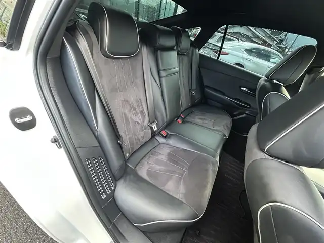 トヨタ クラウン ハイブリッド RS アドバンス 愛媛県 2019(令1)年 6.4万km ホワイトパールクリスタルシャイン 純正ナビ(フルセグTV/BT)/バックカメラ/トヨタセーフティセンス/レーダークルーズコントロール/衝突被害軽減装置/車線逸脱防止装置/ブラインドスポットモニター/クリアランスソナー/ヘッドアップディスプレイ/前席パワーシート/シートヒーター/運転席シートメモリー機能/デジタルインナーミラー/パドルシフト/LEDヘッドライト/オートライト/オートマチックハイビーム/100V/100Wコンセント/電動チルト＆テレスコピック機構/ETC2.0/現状サマー(純正AW)(225/45/R18)/BRIDGESTONE REGNO GR-XII