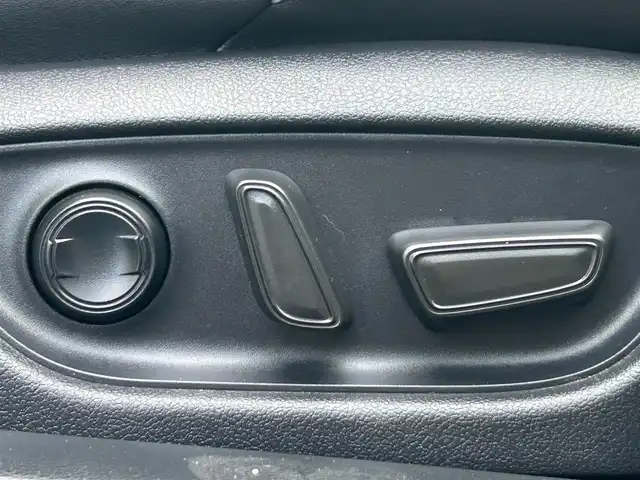 トヨタ クラウン ハイブリッド RS アドバンス 愛媛県 2019(令1)年 6.4万km ホワイトパールクリスタルシャイン 純正ナビ(フルセグTV/BT)/バックカメラ/トヨタセーフティセンス/レーダークルーズコントロール/衝突被害軽減装置/車線逸脱防止装置/ブラインドスポットモニター/クリアランスソナー/ヘッドアップディスプレイ/前席パワーシート/シートヒーター/運転席シートメモリー機能/デジタルインナーミラー/パドルシフト/LEDヘッドライト/オートライト/オートマチックハイビーム/100V/100Wコンセント/電動チルト＆テレスコピック機構/ETC2.0/現状サマー(純正AW)(225/45/R18)/BRIDGESTONE REGNO GR-XII