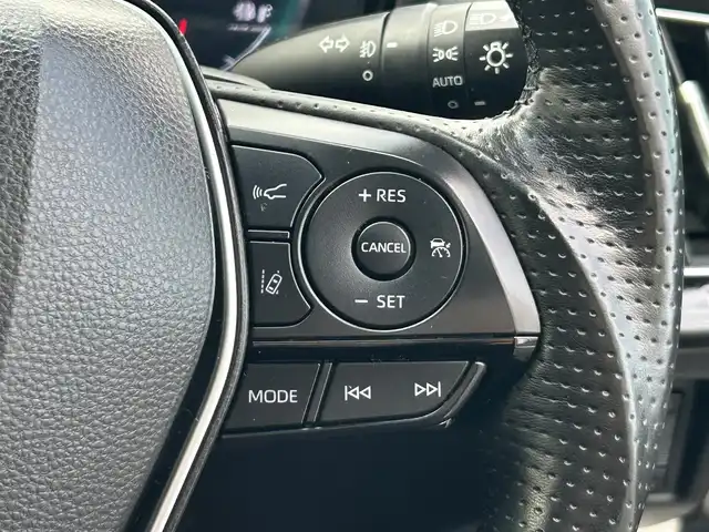 トヨタ クラウン ハイブリッド RS アドバンス 愛媛県 2019(令1)年 6.4万km ホワイトパールクリスタルシャイン 純正ナビ(フルセグTV/BT)/バックカメラ/トヨタセーフティセンス/レーダークルーズコントロール/衝突被害軽減装置/車線逸脱防止装置/ブラインドスポットモニター/クリアランスソナー/ヘッドアップディスプレイ/前席パワーシート/シートヒーター/運転席シートメモリー機能/デジタルインナーミラー/パドルシフト/LEDヘッドライト/オートライト/オートマチックハイビーム/100V/100Wコンセント/電動チルト＆テレスコピック機構/ETC2.0/現状サマー(純正AW)(225/45/R18)/BRIDGESTONE REGNO GR-XII