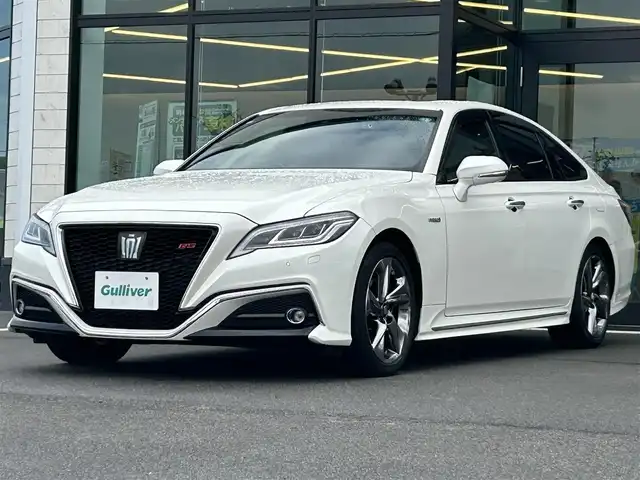 トヨタ クラウン ハイブリッド RS アドバンス 愛媛県 2019(令1)年 6.4万km ホワイトパールクリスタルシャイン 純正ナビ(フルセグTV/BT)/バックカメラ/トヨタセーフティセンス/レーダークルーズコントロール/衝突被害軽減装置/車線逸脱防止装置/ブラインドスポットモニター/クリアランスソナー/ヘッドアップディスプレイ/前席パワーシート/シートヒーター/運転席シートメモリー機能/デジタルインナーミラー/パドルシフト/LEDヘッドライト/オートライト/オートマチックハイビーム/100V/100Wコンセント/電動チルト＆テレスコピック機構/ETC2.0/現状サマー(純正AW)(225/45/R18)/BRIDGESTONE REGNO GR-XII
