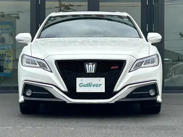 トヨタ クラウン ハイブリッド RS アドバンス 愛媛県 2019(令1)年 6.4万km ホワイトパールクリスタルシャイン 純正ナビ(フルセグTV/BT)/バックカメラ/トヨタセーフティセンス/レーダークルーズコントロール/衝突被害軽減装置/車線逸脱防止装置/ブラインドスポットモニター/クリアランスソナー/ヘッドアップディスプレイ/前席パワーシート/シートヒーター/運転席シートメモリー機能/デジタルインナーミラー/パドルシフト/LEDヘッドライト/オートライト/オートマチックハイビーム/100V/100Wコンセント/電動チルト＆テレスコピック機構/ETC2.0/現状サマー(純正AW)(225/45/R18)/BRIDGESTONE REGNO GR-XII