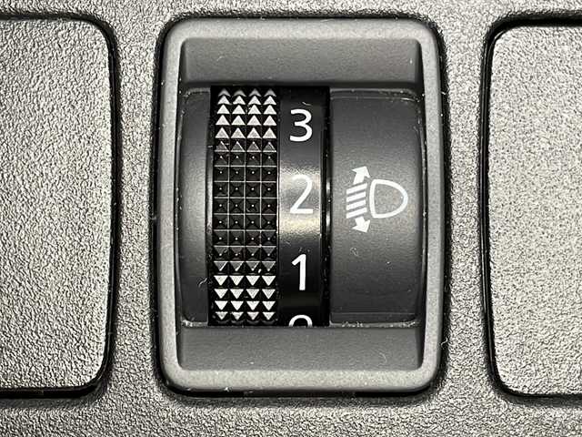 日産 セレナ B 広島県 2021(令3)年 2.2万km ブリリアントシルバー 禁煙車/純正ナビ/アラウンドビューモニター/ドラレコ/ＥＴＣ/ブラインドスポットモニター/オートマチックハイビーム/フルセグ/衝突被害軽減/クルーズコントロール/コーナーセンサー/レーンキープアシスト/踏み間違い防止/エアバッグ(運転席/助手席)/純正15インチホイールキャップ(195/65/R15)