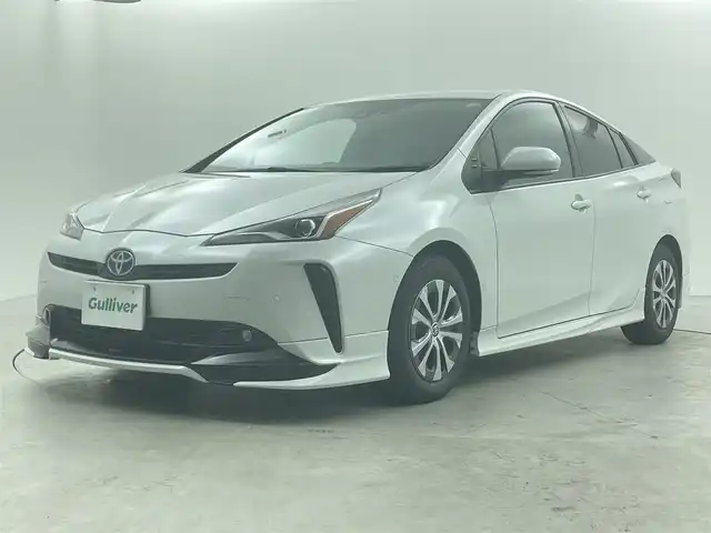 トヨタ プリウス A プレミアム 福井県 2021(令3)年 3.1万km プラチナホワイトパールマイカ 純正８インチディスプレイオーディオ/Bluetooth/USB/Miracast/AM/FM/全方位カメラ/プリクラッシュセーフティ/・ヘッドアップディスプレイ/・ブラインドスポットモニター/・パーキングアシスト/・レーンキープアシスト/レーダークルーズコントロール/TRDエアロ（F/S/R）/シートヒーター/エアシート/ビルトインETC/オートハイビーム/前後ドライブレコーダー/【コムテック HDR301・HDROP-14 駐車監視付き】/100V電源/レーザーシート/革巻きステアリング/ステアリングリモコン/ステアリングチルド機構/プッシュスタート /スペアキー