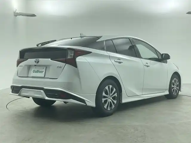 トヨタ プリウス A プレミアム 福井県 2021(令3)年 3.1万km プラチナホワイトパールマイカ 純正８インチディスプレイオーディオ/Bluetooth/USB/Miracast/AM/FM/全方位カメラ/プリクラッシュセーフティ/・ヘッドアップディスプレイ/・ブラインドスポットモニター/・パーキングアシスト/・レーンキープアシスト/レーダークルーズコントロール/TRDエアロ（F/S/R）/シートヒーター/エアシート/ビルトインETC/オートハイビーム/前後ドライブレコーダー/【コムテック HDR301・HDROP-14 駐車監視付き】/100V電源/レーザーシート/革巻きステアリング/ステアリングリモコン/ステアリングチルド機構/プッシュスタート /スペアキー