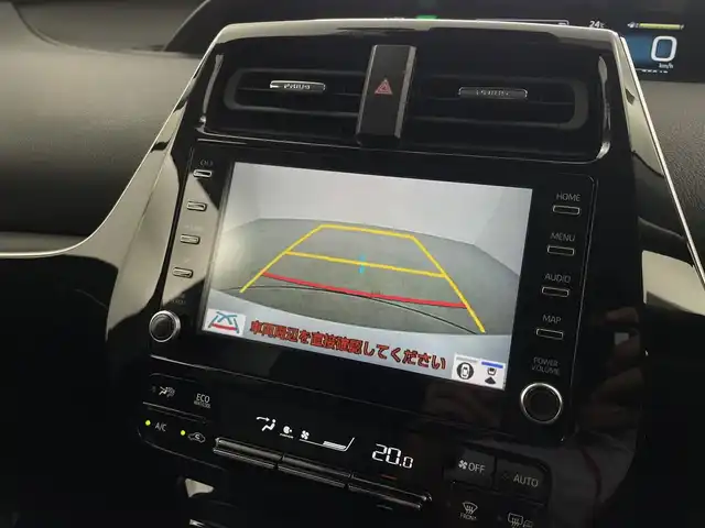 トヨタ プリウス A プレミアム 福井県 2021(令3)年 3.1万km プラチナホワイトパールマイカ 純正８インチディスプレイオーディオ/Bluetooth/USB/Miracast/AM/FM/全方位カメラ/プリクラッシュセーフティ/・ヘッドアップディスプレイ/・ブラインドスポットモニター/・パーキングアシスト/・レーンキープアシスト/レーダークルーズコントロール/TRDエアロ（F/S/R）/シートヒーター/エアシート/ビルトインETC/オートハイビーム/前後ドライブレコーダー/【コムテック HDR301・HDROP-14 駐車監視付き】/100V電源/レーザーシート/革巻きステアリング/ステアリングリモコン/ステアリングチルド機構/プッシュスタート /スペアキー