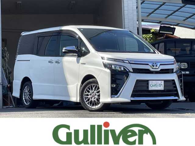 トヨタ ヴォクシー ハイブリッド ZS 大分県 2017(平29)年 8.8万km ホワイトパールクリスタルシャイン 両側パワースライドドア /純正ナビ/フルセグTV/Bluetooth/純正フリップダウンモニター（リモコン無し）/純正フロアマット/純正ビルトインETC/純正LEDヘッドライト/オートライト/オートマチックハイビーム/社外ドラレコ/デジタルインナーミラー/衝突被害軽減ブレーキ/横滑り防止装置/レーンキープアシスト