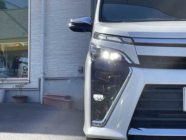 トヨタ ヴォクシー ハイブリッド ZS 大分県 2017(平29)年 8.8万km ホワイトパールクリスタルシャイン 両側パワースライドドア /純正ナビ/フルセグTV/Bluetooth/純正フリップダウンモニター（リモコン無し）/純正フロアマット/純正ビルトインETC/純正LEDヘッドライト/オートライト/オートマチックハイビーム/社外ドラレコ/デジタルインナーミラー/衝突被害軽減ブレーキ/横滑り防止装置/レーンキープアシスト