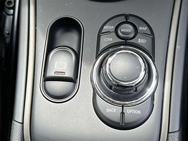 ＭＩＮＩ ＢＭＷ ミニ クロスオーバー クーパー D エッセンシャルトリム 岐阜県 2022(令4)年 3.7万km グレー 純正ナビ　/バックカメラ　/ディーゼル　/ターボ　/ルーフレール　/ＬＥＤヘッドライト　/クルコン　/スマートキー　/ハーフレザーシート　/シートヒーターＤ＋Ｎ席　/前後ドラレコ　/純正ＡＷ　/ワンオーナー　/ＭＴ付きＡＴ