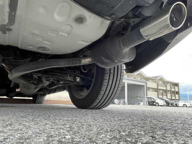 トヨタ ハリアー エレガンス 滋賀県 2018(平30)年 4.9万km ブラック ガソリン/2WD/AT/社外エアロ/純正9インチナビ【NSZT-Y66T】/(FM/AM/CD/DVD/フルセグ/HDMI/Bluetooth)/バックカメラ/ETC/前後ドライブレコーダー/クルーズコントロール/プリクラッシュブレーキアシスト/レーンキープアシスト/横滑り防止装置/電動格納ウインカーミラー/電動パーキング/ブレーキホールド/アイドリングストップ/革巻きステアリング/ステアリングスイッチ/オートライト/オートマチックハイビーム/フロントフォグ/フルオートエアコン/ドライブモードセレクト/プッシュスタート/スマートキー/スペアキー/純正フロアマット/純正ドアバイザー
