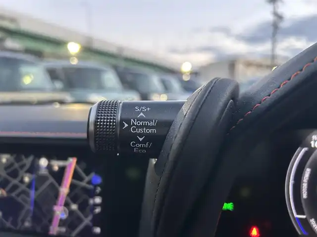 レクサス ＬＣ 500h Lパッケージ 愛知県 2023(令5)年 2.3万km テレーンカーキマイカM メーカー純正ナビ　/サンルーフ　/ＤＴＶ　/ＢＴ　/ＣＤ／ＤＶＤ　/ＥＴＣ２．０　/衝突軽減ブレーキ　/レーダークルーズコントロール　/前席シートヒーター　/社外ＦＲドライブレコーダー　/純正フロアマット/ブラインドスポットモニター/ヘッドアップディスプレイ/ステアリングスイッチ/パドルシフト/プッシュスタート/ＬＥＤヘッドライト/ステアリングヒーター