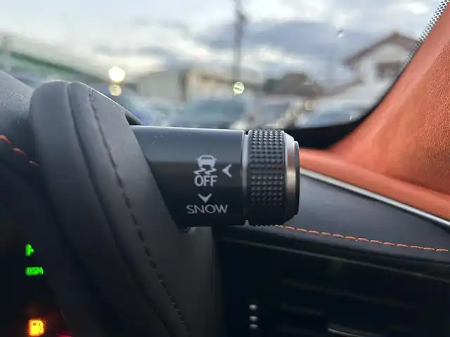 レクサス ＬＣ 500h Lパッケージ 愛知県 2023(令5)年 2.3万km テレーンカーキマイカM メーカー純正ナビ　/サンルーフ　/ＤＴＶ　/ＢＴ　/ＣＤ／ＤＶＤ　/ＥＴＣ２．０　/衝突軽減ブレーキ　/レーダークルーズコントロール　/前席シートヒーター　/社外ＦＲドライブレコーダー　/純正フロアマット/ブラインドスポットモニター/ヘッドアップディスプレイ/ステアリングスイッチ/パドルシフト/プッシュスタート/ＬＥＤヘッドライト/ステアリングヒーター