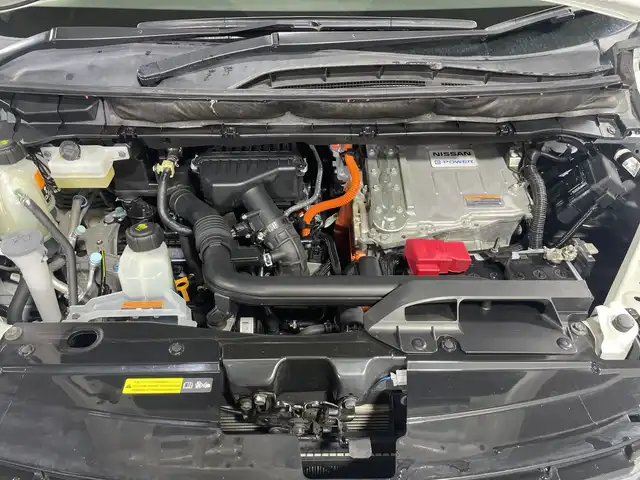 日産 セレナ e－パワー ハイウェイスター V 神奈川県 2020(令2)年 8.1万km ブリリアントホワイトパール 2トーン ディーラーオプション9インチナビ・フルセグ・Blu-ray・DVD・CD・SD・MSV・Bluetoorh/アラウンドビューカメラ/ナビ連動純正前後ドライブレコーダー/ナビ連動ビルトインETC/デジタルインナーミラー/革巻きステアリング/ステアリングリモコン/プロパイロット/各席用充電USBポート/左右後席ドアサンシェード/両側パワースライドドア/ハンズフリーオートスライドドア/デュアルバックドア/ハーフレザー調シート/純正フロアマット/ドアバイザー/キセノンヘッドライト/フォグランプ