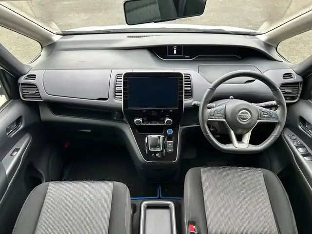 日産 セレナ e－パワー ハイウェイスター V 神奈川県 2020(令2)年 8.1万km ブリリアントホワイトパール 2トーン ディーラーオプション9インチナビ・フルセグ・Blu-ray・DVD・CD・SD・MSV・Bluetoorh/アラウンドビューカメラ/ナビ連動純正前後ドライブレコーダー/ナビ連動ビルトインETC/デジタルインナーミラー/革巻きステアリング/ステアリングリモコン/プロパイロット/各席用充電USBポート/左右後席ドアサンシェード/両側パワースライドドア/ハンズフリーオートスライドドア/デュアルバックドア/ハーフレザー調シート/純正フロアマット/ドアバイザー/キセノンヘッドライト/フォグランプ