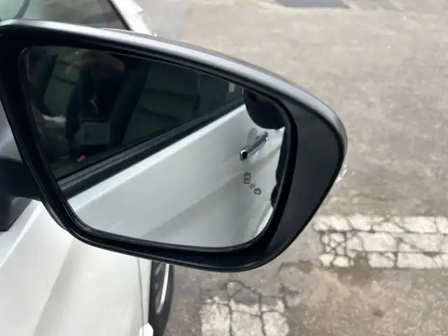 日産 セレナ e－パワー ハイウェイスター V 神奈川県 2020(令2)年 8.1万km ブリリアントホワイトパール 2トーン ディーラーオプション9インチナビ・フルセグ・Blu-ray・DVD・CD・SD・MSV・Bluetoorh/アラウンドビューカメラ/ナビ連動純正前後ドライブレコーダー/ナビ連動ビルトインETC/デジタルインナーミラー/革巻きステアリング/ステアリングリモコン/プロパイロット/各席用充電USBポート/左右後席ドアサンシェード/両側パワースライドドア/ハンズフリーオートスライドドア/デュアルバックドア/ハーフレザー調シート/純正フロアマット/ドアバイザー/キセノンヘッドライト/フォグランプ