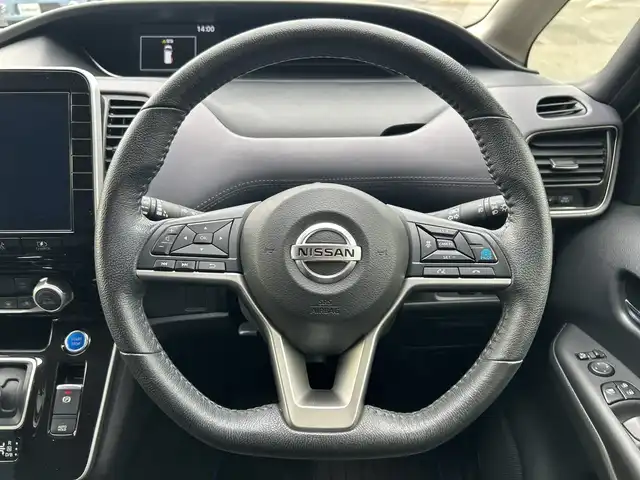 日産 セレナ e－パワー ハイウェイスター V 神奈川県 2020(令2)年 8.1万km ブリリアントホワイトパール 2トーン ディーラーオプション9インチナビ・フルセグ・Blu-ray・DVD・CD・SD・MSV・Bluetoorh/アラウンドビューカメラ/ナビ連動純正前後ドライブレコーダー/ナビ連動ビルトインETC/デジタルインナーミラー/革巻きステアリング/ステアリングリモコン/プロパイロット/各席用充電USBポート/左右後席ドアサンシェード/両側パワースライドドア/ハンズフリーオートスライドドア/デュアルバックドア/ハーフレザー調シート/純正フロアマット/ドアバイザー/キセノンヘッドライト/フォグランプ