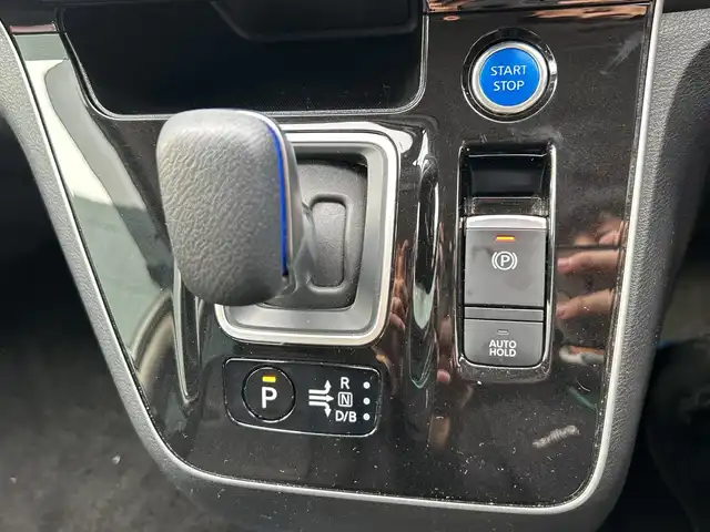 日産 セレナ e－パワー ハイウェイスター V 神奈川県 2020(令2)年 8.1万km ブリリアントホワイトパール 2トーン ディーラーオプション9インチナビ・フルセグ・Blu-ray・DVD・CD・SD・MSV・Bluetoorh/アラウンドビューカメラ/ナビ連動純正前後ドライブレコーダー/ナビ連動ビルトインETC/デジタルインナーミラー/革巻きステアリング/ステアリングリモコン/プロパイロット/各席用充電USBポート/左右後席ドアサンシェード/両側パワースライドドア/ハンズフリーオートスライドドア/デュアルバックドア/ハーフレザー調シート/純正フロアマット/ドアバイザー/キセノンヘッドライト/フォグランプ