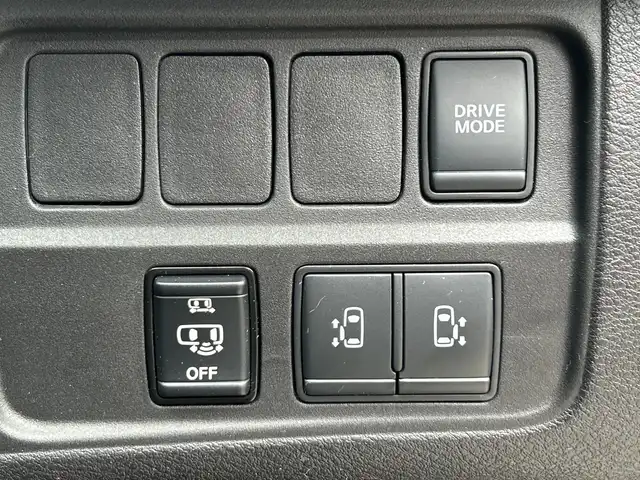 日産 セレナ e－パワー ハイウェイスター V 神奈川県 2020(令2)年 8.1万km ブリリアントホワイトパール 2トーン ディーラーオプション9インチナビ・フルセグ・Blu-ray・DVD・CD・SD・MSV・Bluetoorh/アラウンドビューカメラ/ナビ連動純正前後ドライブレコーダー/ナビ連動ビルトインETC/デジタルインナーミラー/革巻きステアリング/ステアリングリモコン/プロパイロット/各席用充電USBポート/左右後席ドアサンシェード/両側パワースライドドア/ハンズフリーオートスライドドア/デュアルバックドア/ハーフレザー調シート/純正フロアマット/ドアバイザー/キセノンヘッドライト/フォグランプ