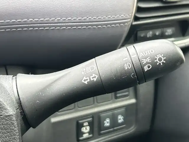 日産 セレナ e－パワー ハイウェイスター V 神奈川県 2020(令2)年 8.1万km ブリリアントホワイトパール 2トーン ディーラーオプション9インチナビ・フルセグ・Blu-ray・DVD・CD・SD・MSV・Bluetoorh/アラウンドビューカメラ/ナビ連動純正前後ドライブレコーダー/ナビ連動ビルトインETC/デジタルインナーミラー/革巻きステアリング/ステアリングリモコン/プロパイロット/各席用充電USBポート/左右後席ドアサンシェード/両側パワースライドドア/ハンズフリーオートスライドドア/デュアルバックドア/ハーフレザー調シート/純正フロアマット/ドアバイザー/キセノンヘッドライト/フォグランプ