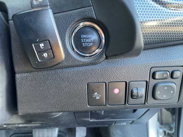 トヨタ オーリス 150X 千葉県 2016(平28)年 5.3万km シルバーM 衝突軽減ブレーキ　/車線逸脱抑制/コーナーセンサー/純正9インチナビ/バックカメラ　/フルセグTV/Bluetooth/ビルトインETC/ステアリングスイッチ/スマートキー/プッシュスタート/スペアキー/純正フロアマット/純正ドアバイザー