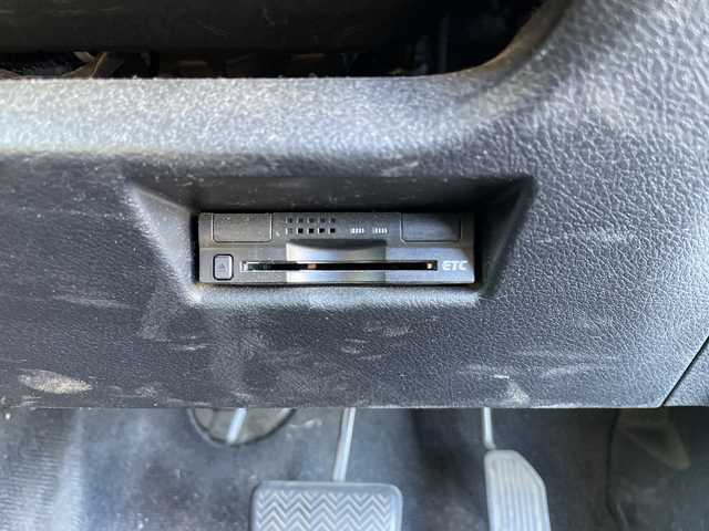 トヨタ オーリス 150X 千葉県 2016(平28)年 5.3万km シルバーM 衝突軽減ブレーキ　/車線逸脱抑制/コーナーセンサー/純正9インチナビ/バックカメラ　/フルセグTV/Bluetooth/ビルトインETC/ステアリングスイッチ/スマートキー/プッシュスタート/スペアキー/純正フロアマット/純正ドアバイザー