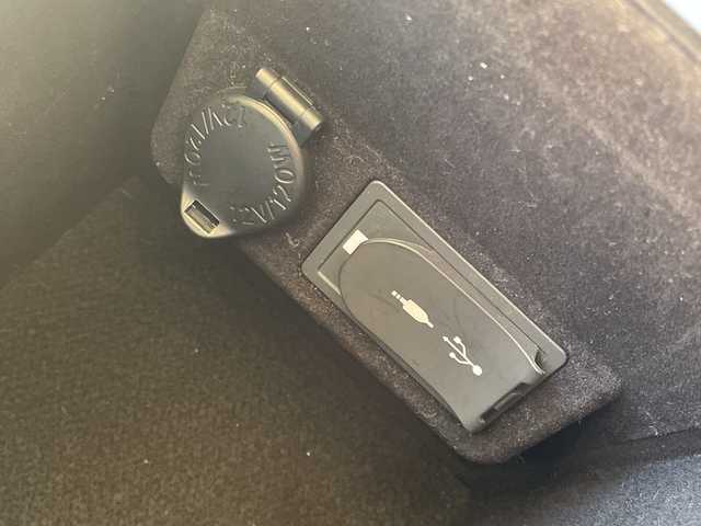 レクサス ＮＸ 300h バージョンL 道央・札幌 2016(平28)年 7.9万km ソニッククォーツ ・４WD/・プリクラッシュ/・純正SDナビ/ラジオ・ＣＤ・ＤＶＤ・ＵＳＢ・ＡＵＸ・ＢＴ・フルセグＴＶ/・バックカメラ/・サイドカメラ/・横滑り防止装置/・車両接近通報装置/・シートヒーター/・エアシート/・ステアリングヒーター/・積込み夏タイヤ/・全席パワーシート/・電動リアゲート/・ＷＡＣ/・ドライブレコーダー/・純正エンジンスターター/・パドルシフト/・フォグランプ/・ETC2.0（ビルトイン）